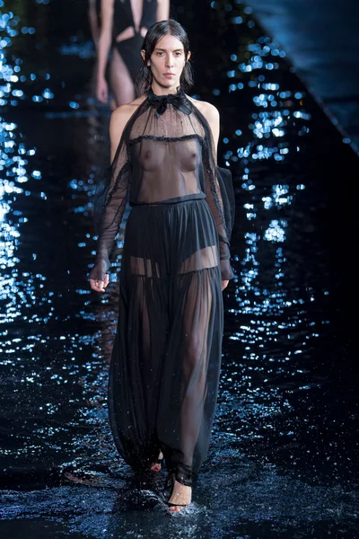 Look 74